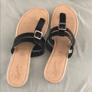 Seychelles black leather flip flops, never worn